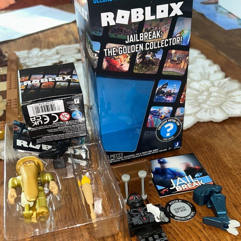 Roblox Jailbreak The Golden Collector Series 3 includes Mystery Figure